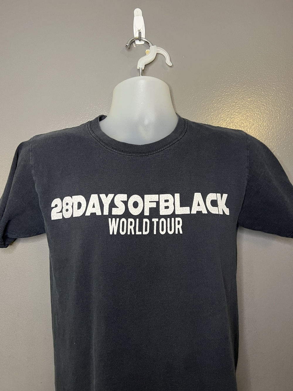 28 Days Of Black World Tour Shirt Mens Small Black History Graphic Tee Flag USA